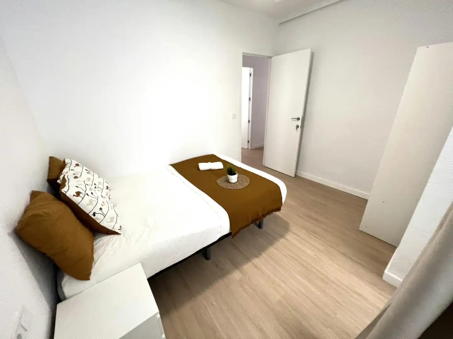 Habitación de Piso de alquiler en Valencia con Amueblado, Lavadora y TV