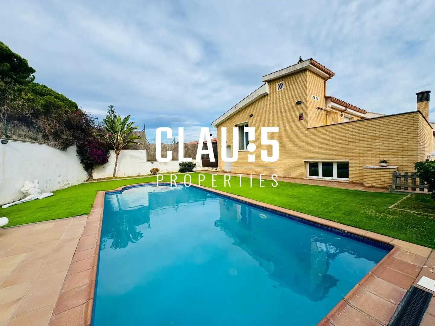 Vista exterior de Casa o chalet en venta en Canet de Mar con Jardín privado, Terraza y Piscina