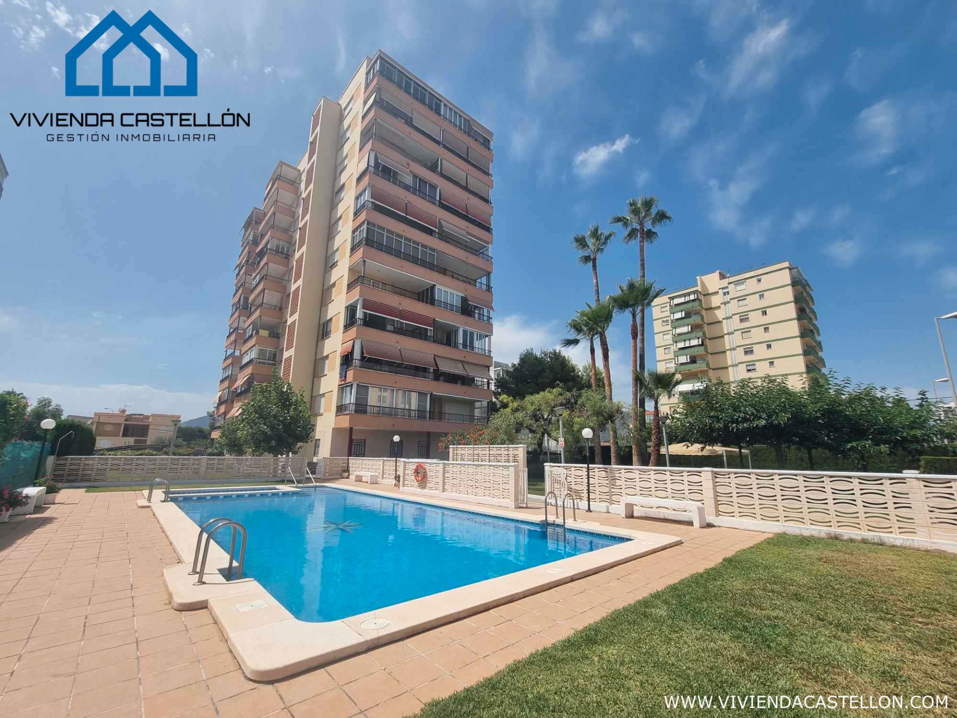 Piscina de Apartament en venda en Benicasim / Benicàssim amb Jardí privat, Terrassa i Traster