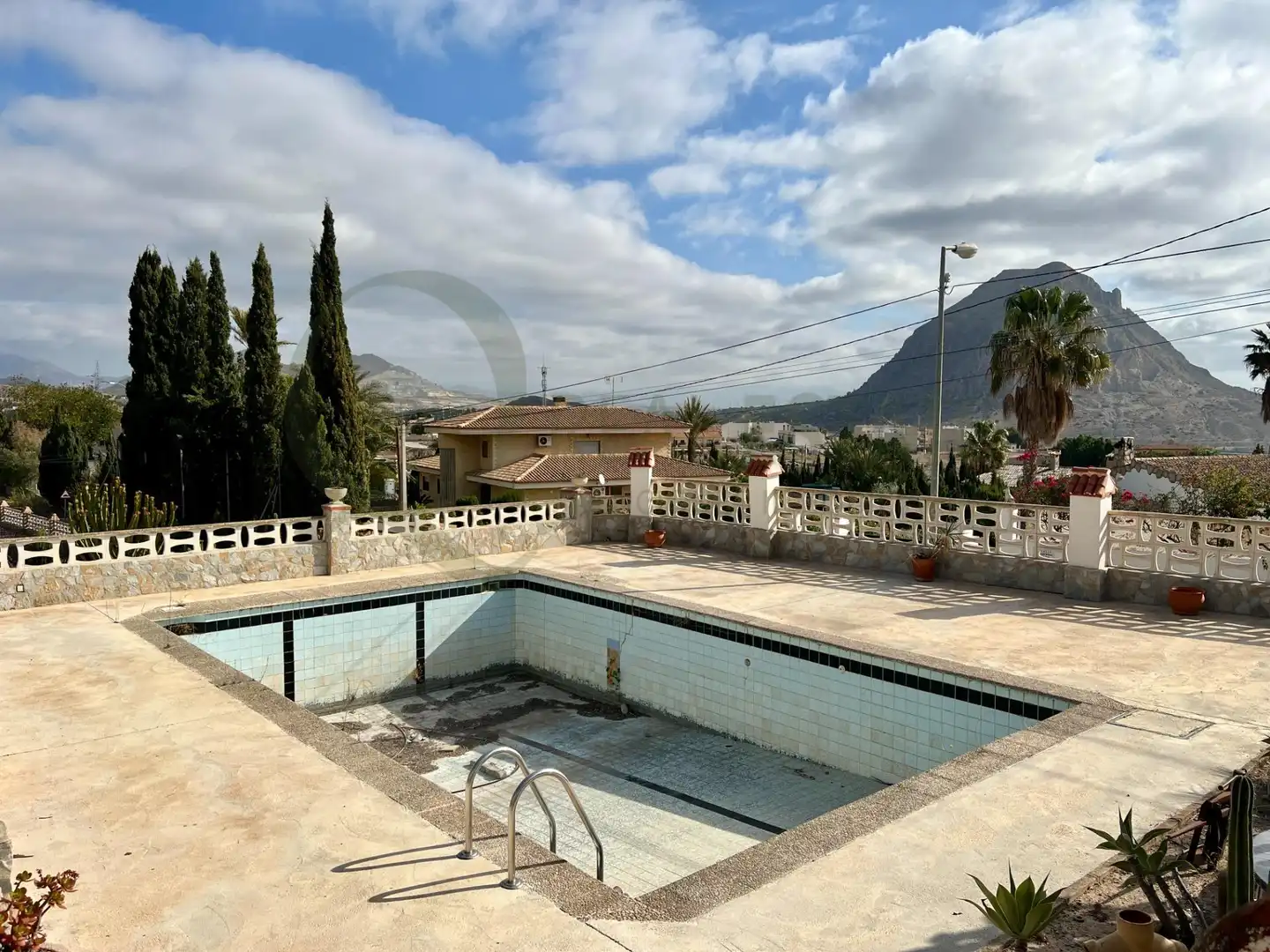 Piscina de Casa o xalet en venda en Alicante / Alacant amb Jardí privat, Terrassa i Traster