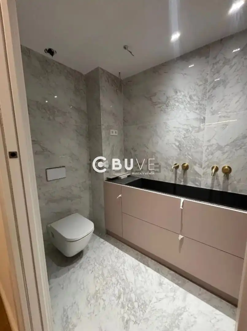 Bathroom of Flat for sale in Madrid  with Air Conditioner, Heating and Parquet flooring