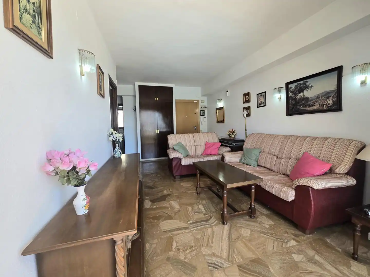 Sala d'estar de Pis en venda en Torremolinos amb Terrassa, Moblat i Piscina comunitària