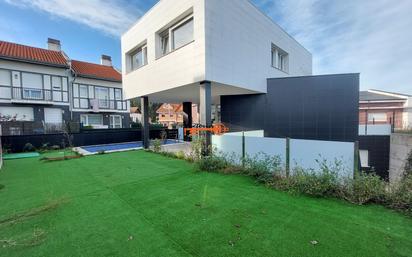 Jardí de Casa o xalet en venda en Castro-Urdiales amb Calefacció, Terrassa i Traster