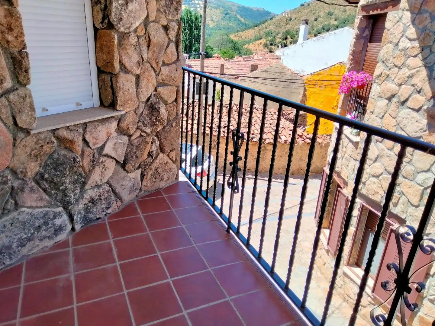 Vista exterior de Casa adosada en venta en Navacepedilla de Corneja con Calefacción y Trastero