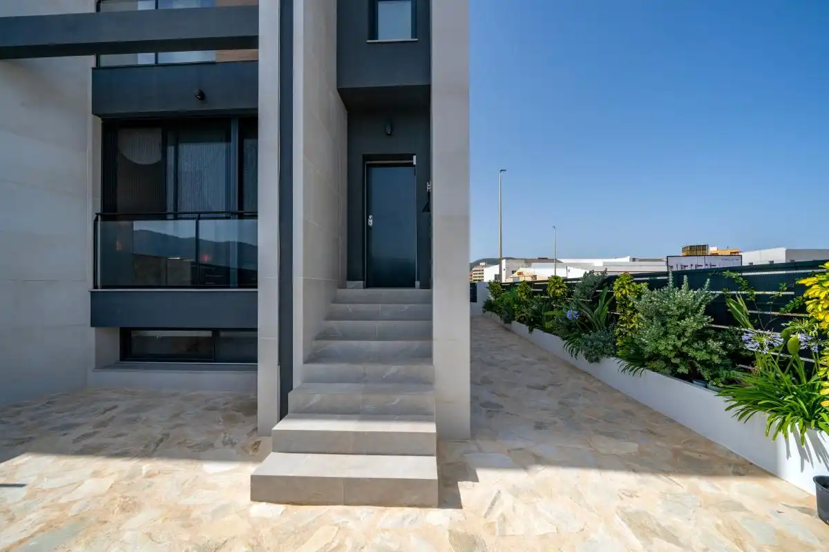 Vista exterior de Casa adosada en venda en Gata de Gorgos amb Aire condicionat, Calefacció i Jardí privat