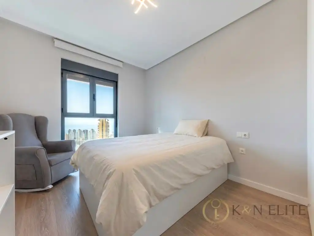 Habitación de Ático de alquiler en Benidorm con Aire acondicionado, Jardín privado y Piscina