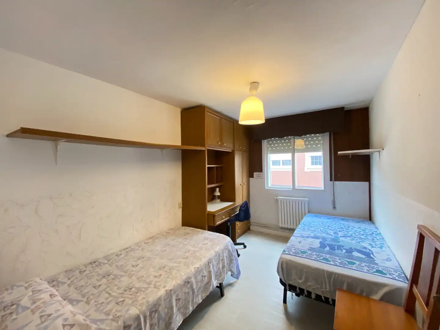 Habitación de Casa adosada en venta en Santiago de Compostela  con Calefacción, Trastero y Amueblado