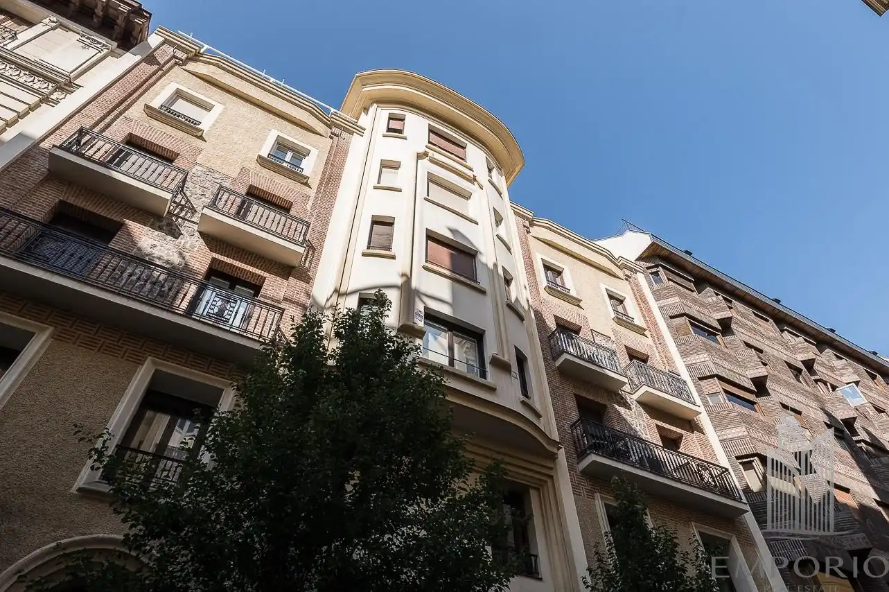 Außenansicht von Dachboden zum Verkauf in Madrid mit Klimaanlage, Terrasse und Möbliert