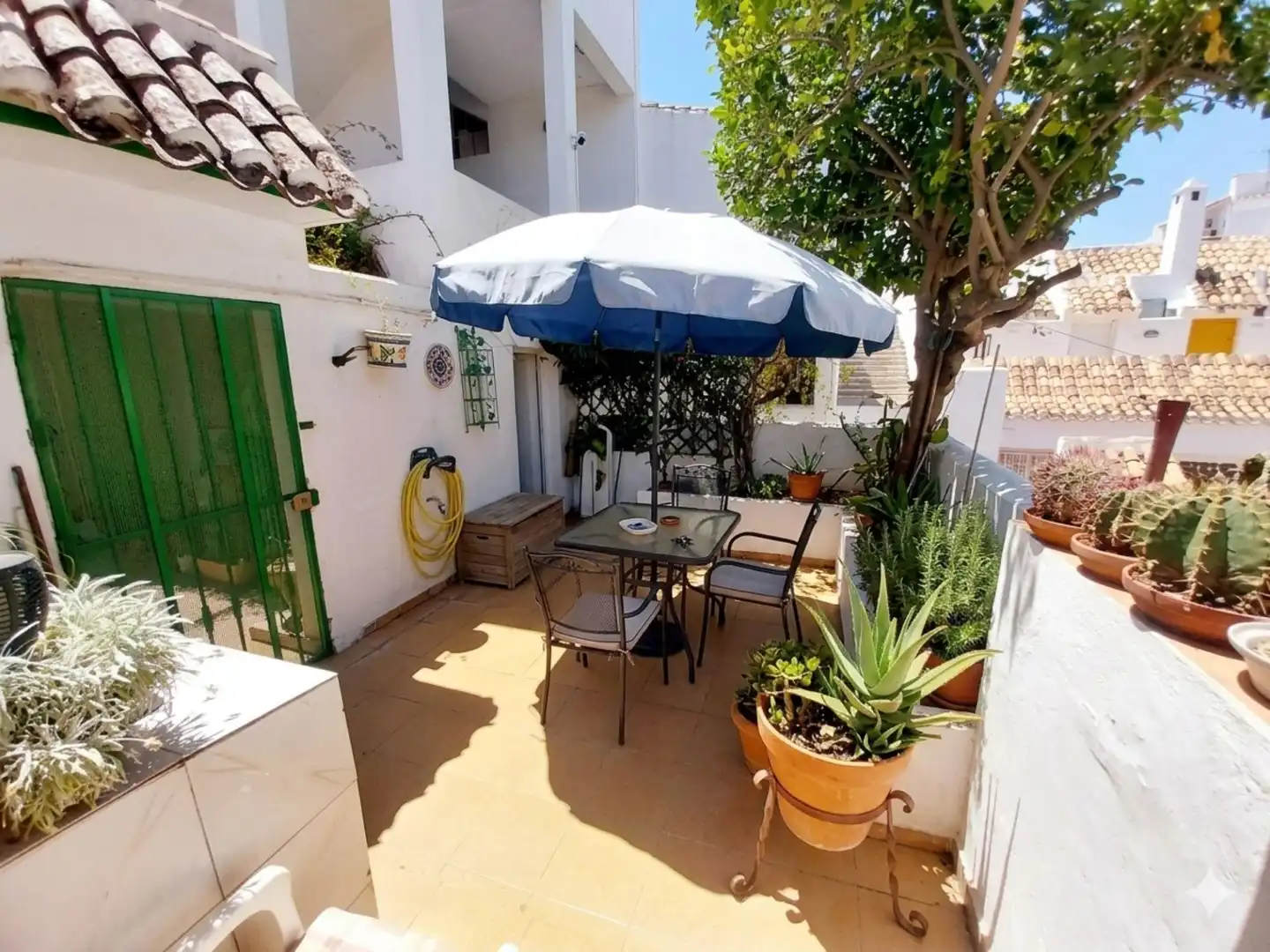Terrasse von Einfamilien-Reihenhaus zum Verkauf in Mijas mit Klimaanlage, Heizung und Terrasse
