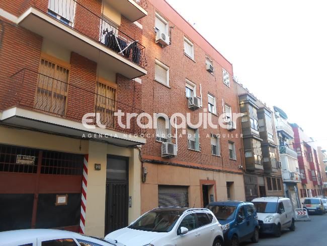 Vista exterior de Pis de lloguer en  Madrid Capital amb Terrassa, Moblat i Rentadora