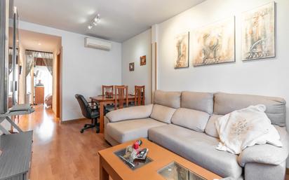 Living room of Flat for sale in  Madrid Capital