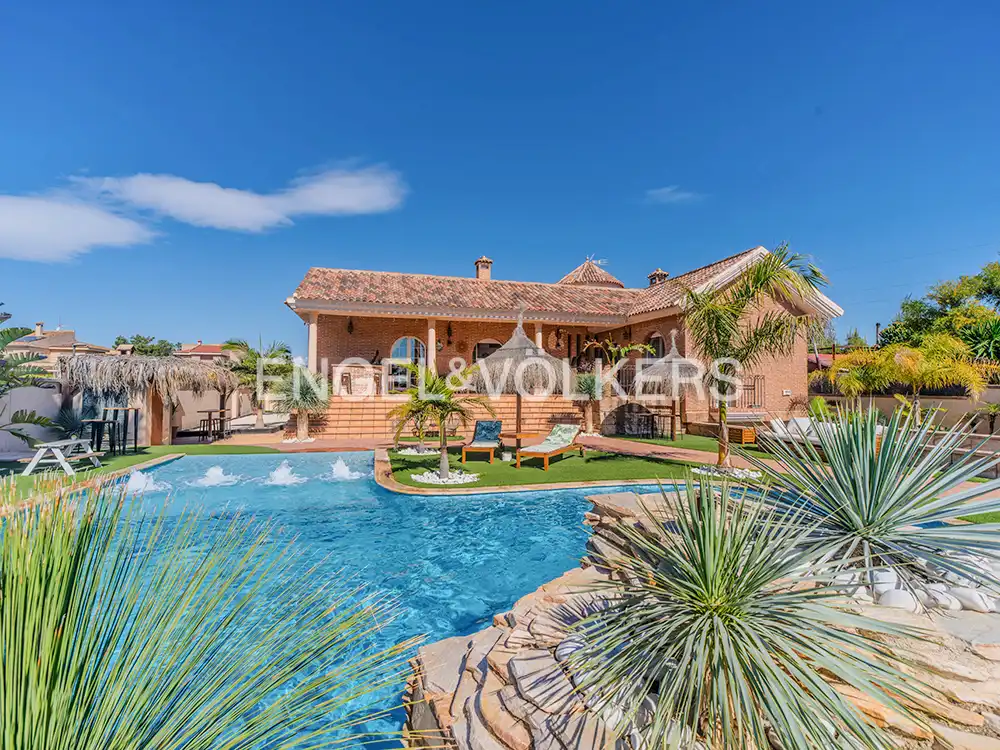Swimming pool of Houses for sale in San Vicente del Raspeig / Sant Vicent del Raspeig  with Air Conditioner, Heating and Private garden