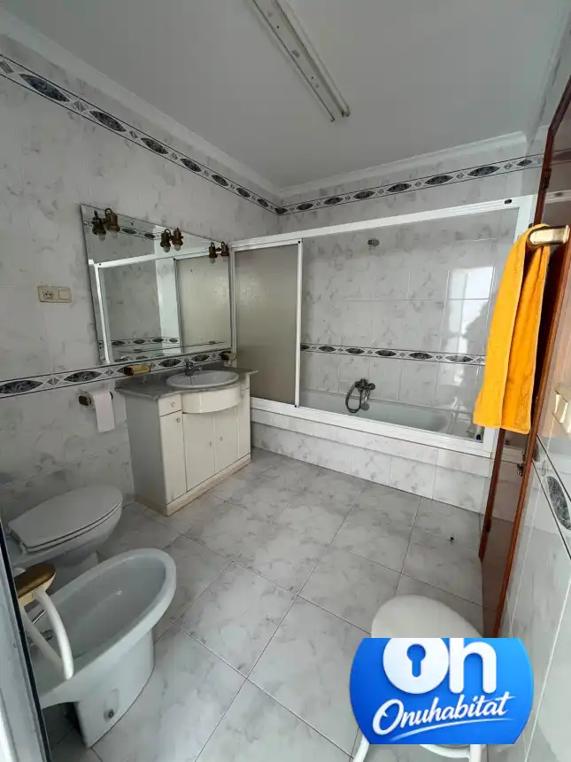 Badezimmer von Wohnung zum Verkauf in Valverde del Camino mit Klimaanlage, Abstellraum und Möbliert