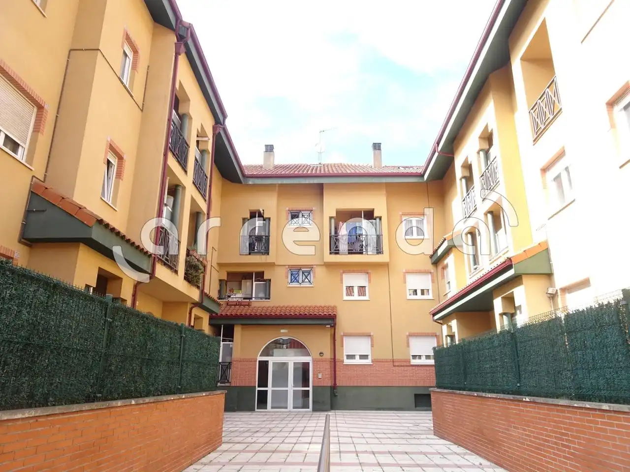 Vista exterior de Dúplex de alquiler en Piélagos con Calefacción, Terraza y Amueblado