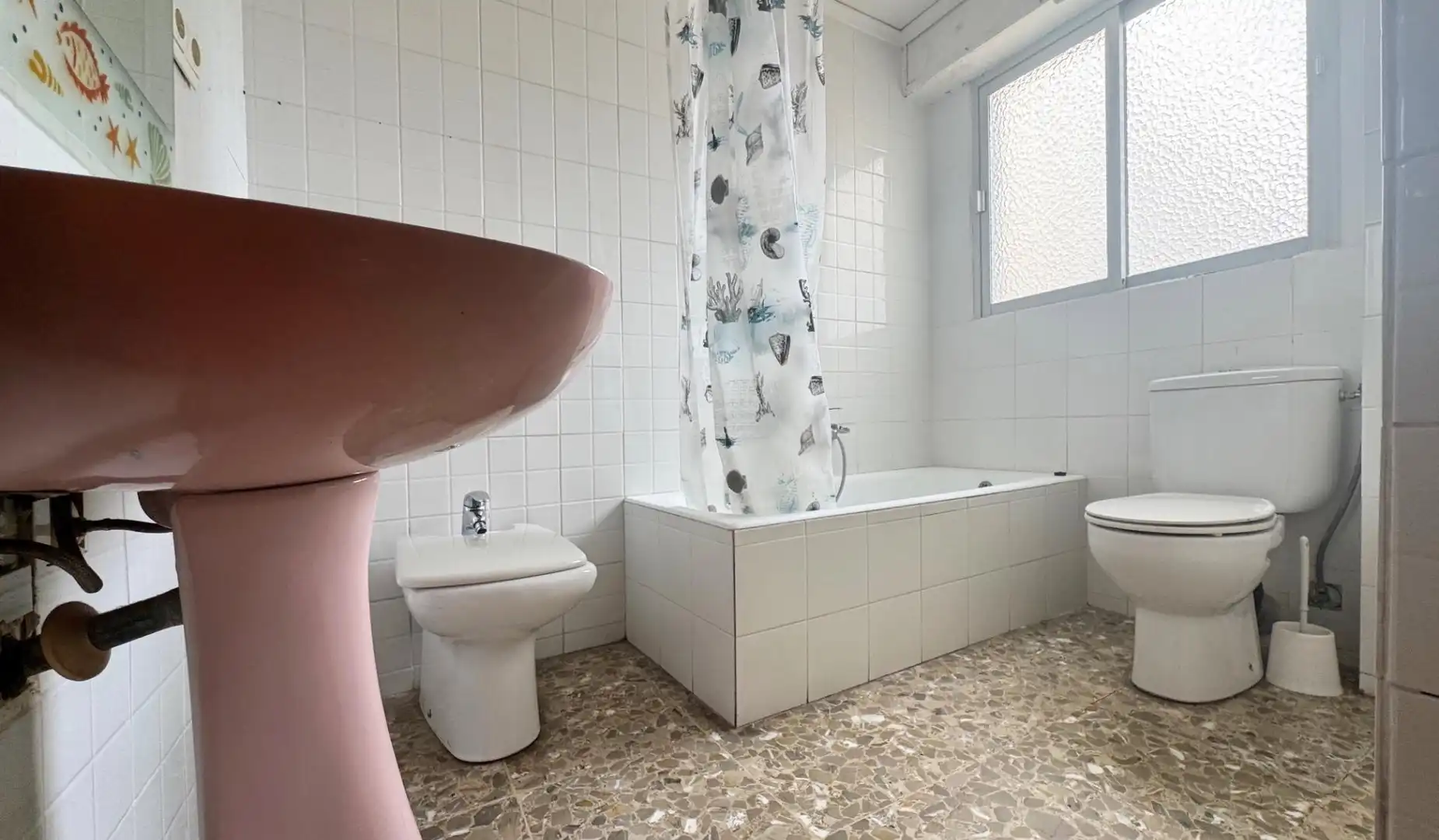 Badezimmer von Wohnungen zum Verkauf in Oliva
