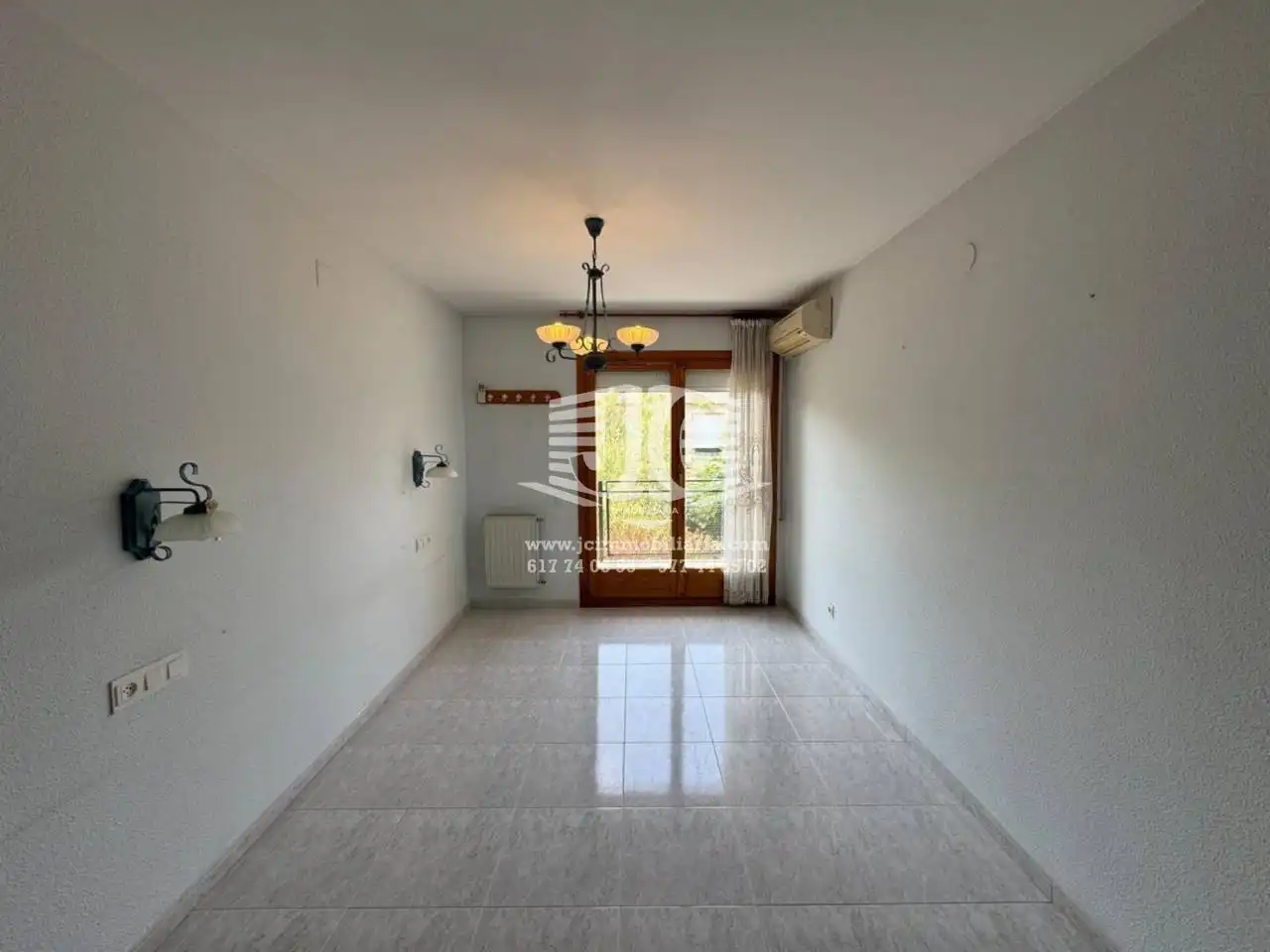 Sala d'estar de Casa o xalet en venda en Tortosa amb Aire condicionat, Calefacció i Jardí privat