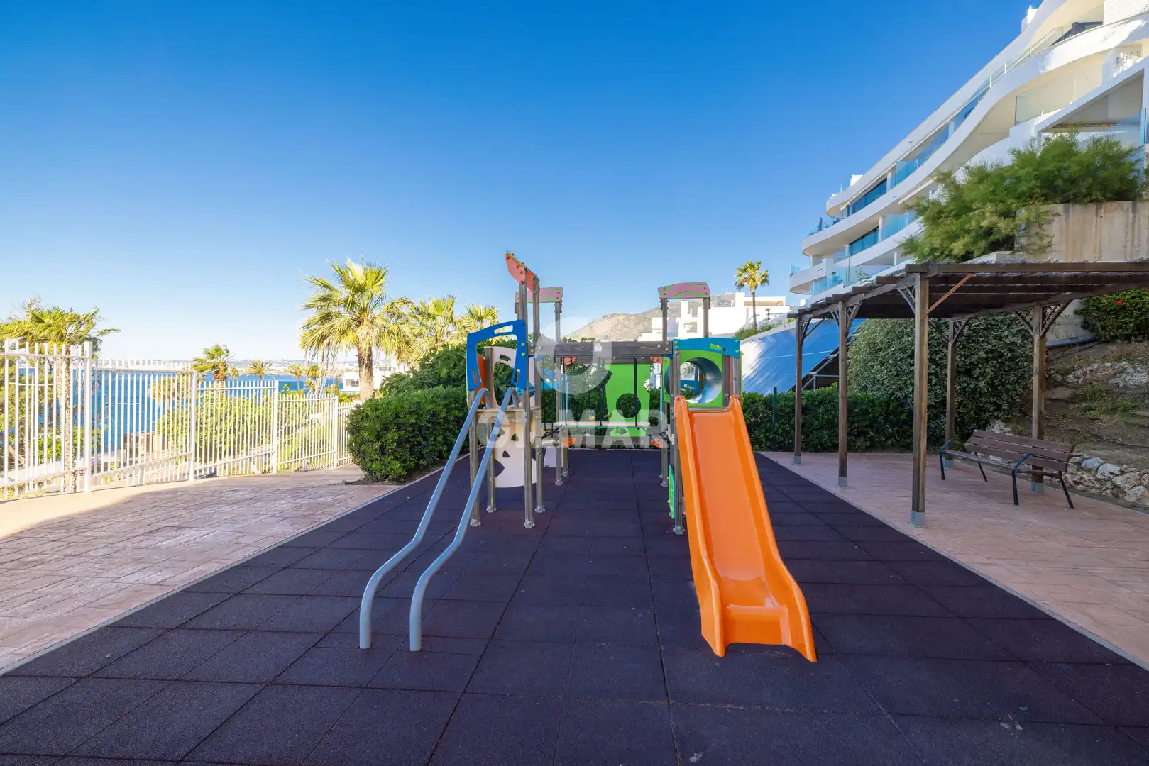 Terrasse von Wohnung zum Verkauf in Benalmádena mit Heizung, Privatgarten und Abstellraum