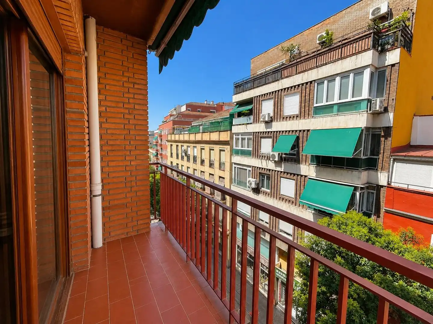 Außenansicht von Wohnung zum Verkauf in Madrid mit Heizung, Parkett und Terrasse
