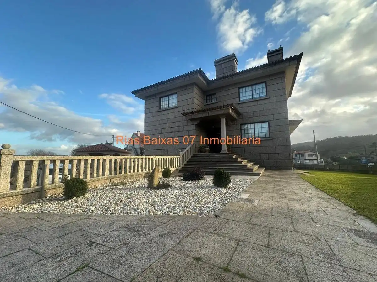 House with terrace for sale in Mos
