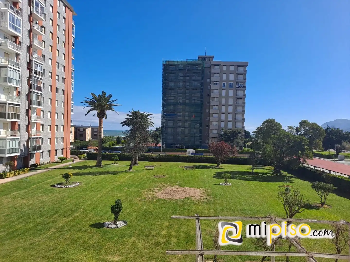 Jardí de Pis de lloguer en Laredo amb Moblat