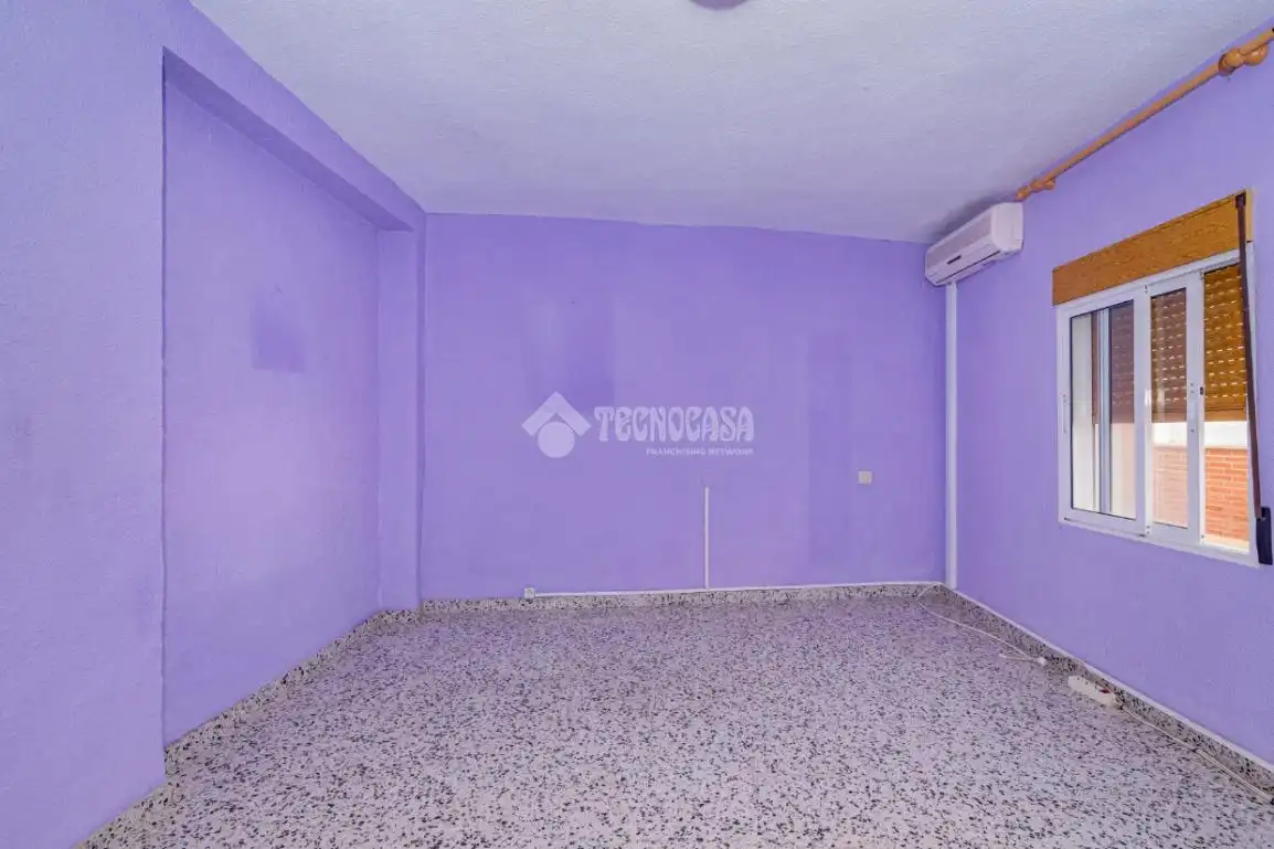 Habitación de Casa adosada en venta en Loja con Amueblado y Balcón