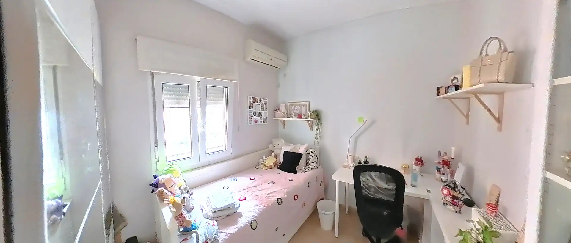 Bedroom of Flat for sale in Sevilla  with Air Conditioner, Heating and Oven