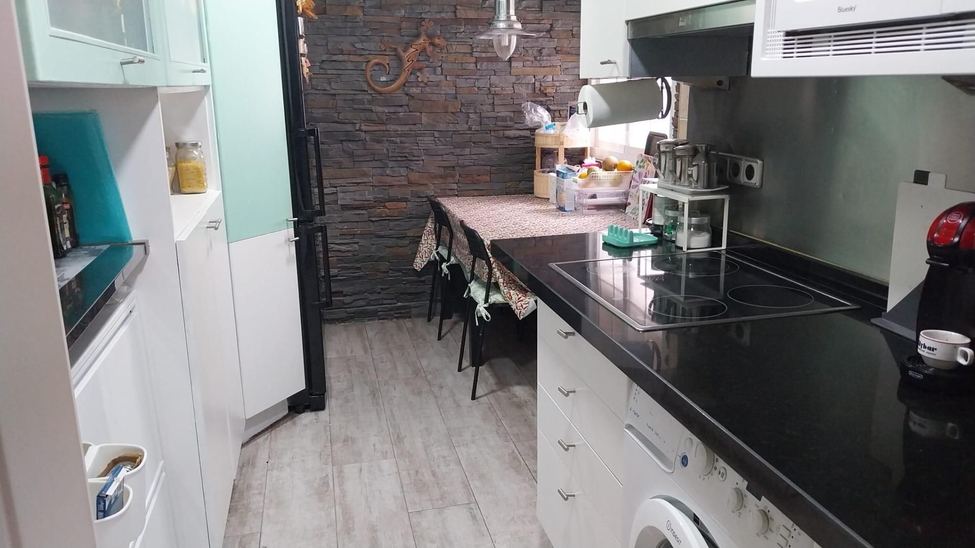 Cocina de Piso en venta en  Madrid Capital con Calefacción y Terraza