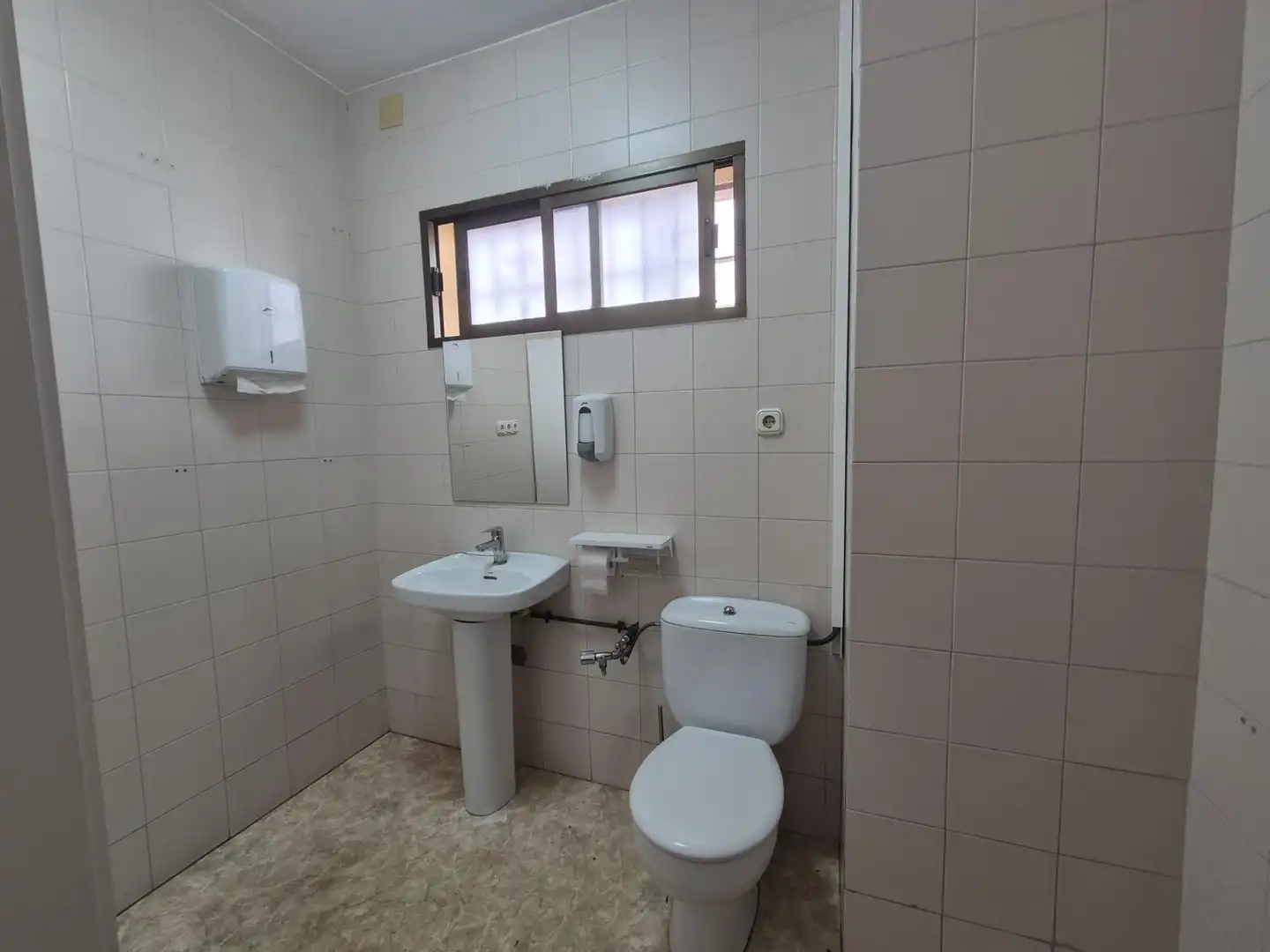 Office space for sale in Santa María del Águila, imagen 6
