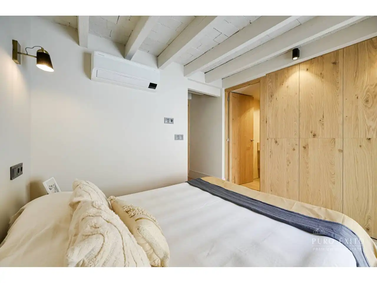 Habitación de Dúplex en venta en Barcelona con Aire acondicionado, Terraza y Balcón