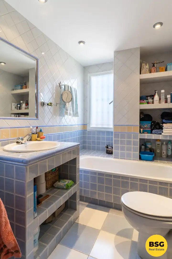 Baño de Casa o chalet en venta en Rivas-Vaciamadrid con Aire acondicionado, Amueblado y Piscina comunitaria