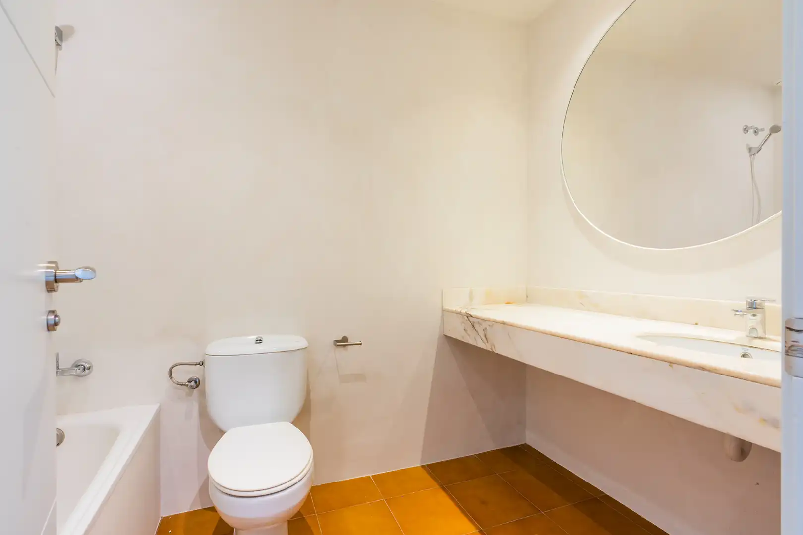 Bathroom of Detached homes for rent in Barcelona  with Air Conditioner, Heating and Terrace