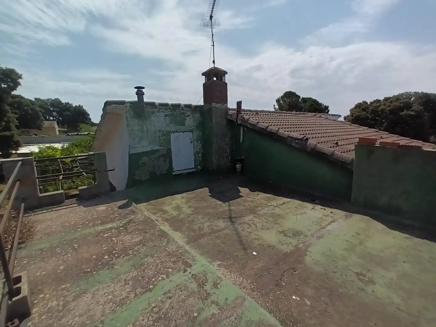 Vista exterior de Casa o xalet en venda en Hontoba amb Calefacció, Jardí privat i Terrassa