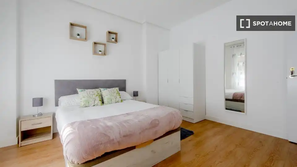 Bedroom of Flat for rent in Madrid  with Air Conditioner, Heating and Furnished
