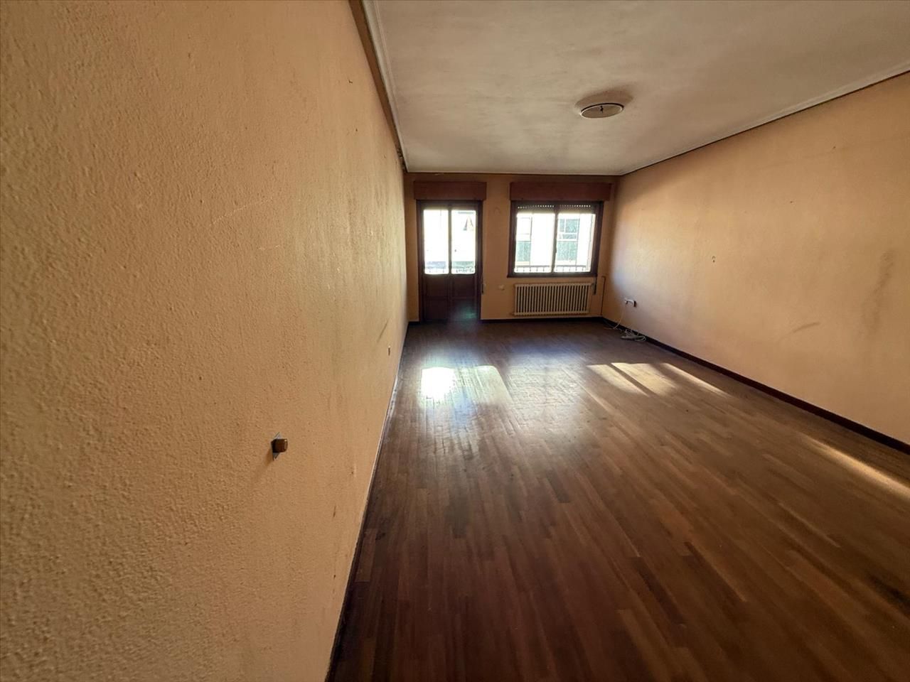 Sala de estar de Piso en venta en Aller con Calefacción y Parquet
