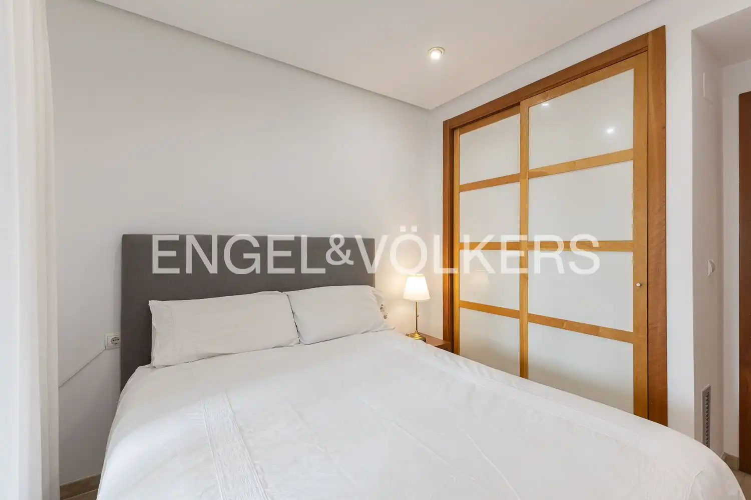 Habitación de Dúplex en venta en Valencia con Aire acondicionado, Calefacción y Jardín privado