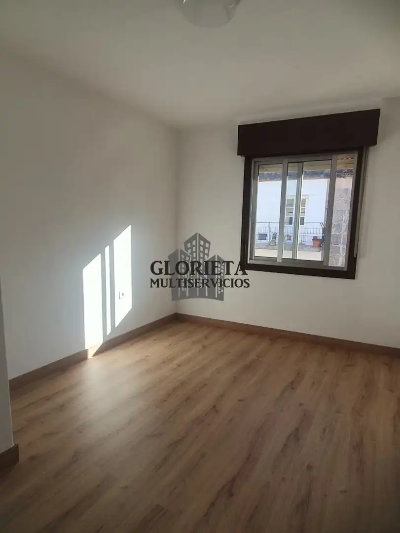 Habitación de Piso en venta en Vigo  con Calefacción, Terraza y Trastero