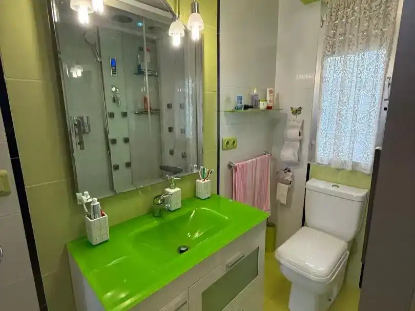 Badezimmer von Wohnung zum Verkauf in Toro mit Balkon