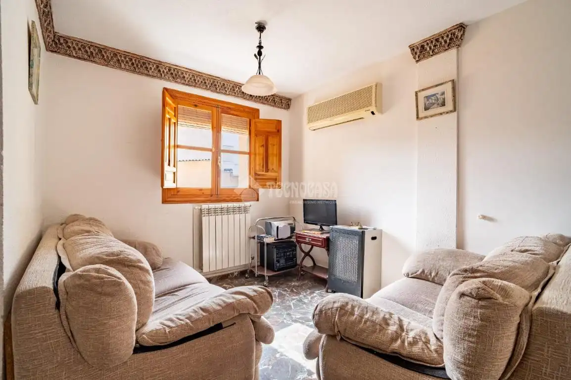 Sala de estar de Casa adosada en venta en Granada con Aire acondicionado