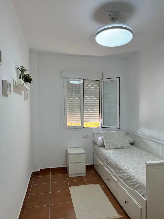 Flat for rent in Calle Juan de Acurio, Martín Miguel
