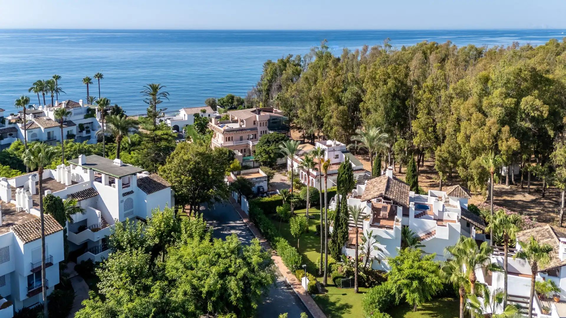 Exterior view of Ground floor for sale in Estepona  with Air Conditioner, Private garden and Terrace