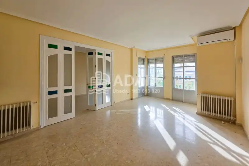 Habitación de Piso de alquiler en Úbeda con Aire acondicionado, Calefacción y Horno