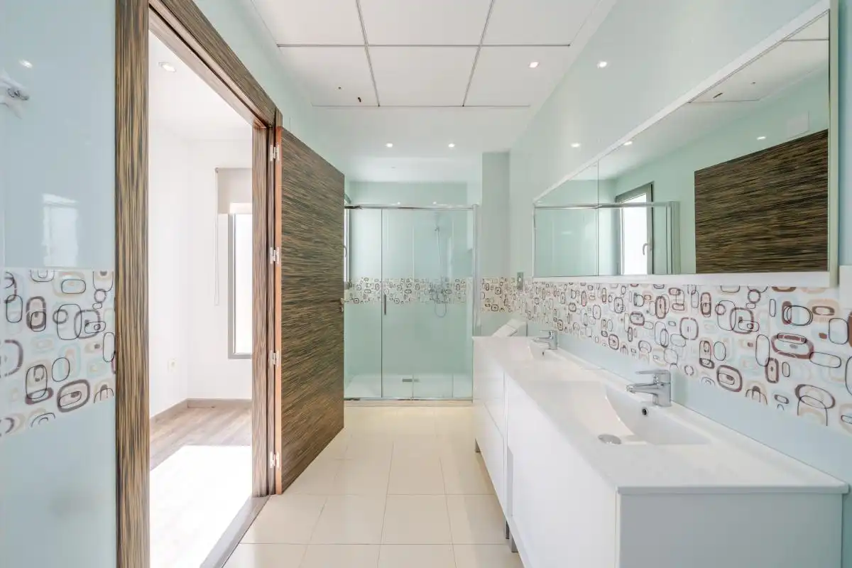 Badezimmer von Haus oder Chalet zum Verkauf in Elche / Elx mit Klimaanlage, Heizung und Privatgarten