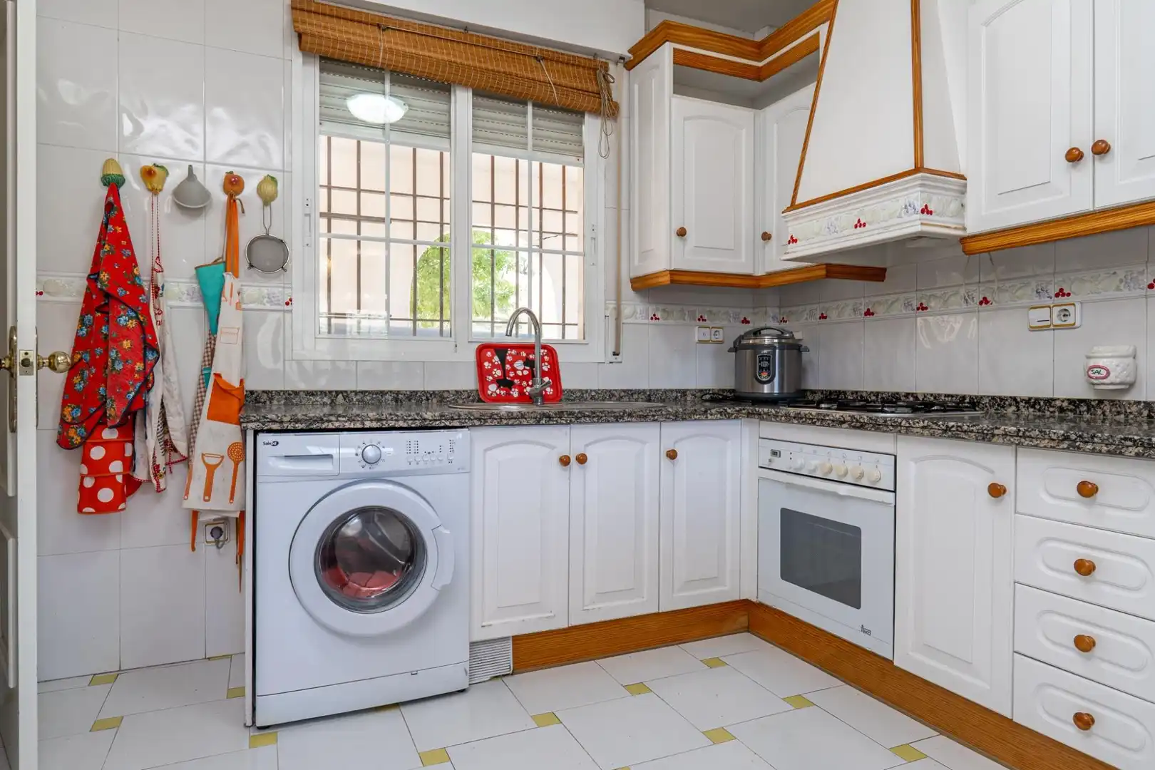 Cocina de Casa o chalet en venta en Valdepeñas de Jaén con Aire acondicionado, Calefacción y Jardín privado