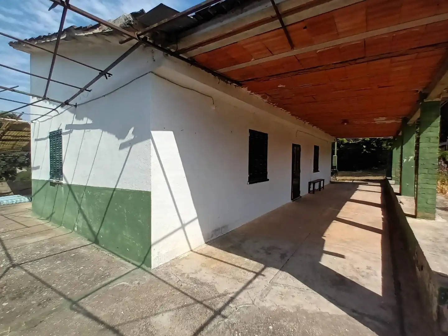 Vista exterior de Casa o xalet en venda en Hontoba amb Calefacció, Jardí privat i Terrassa