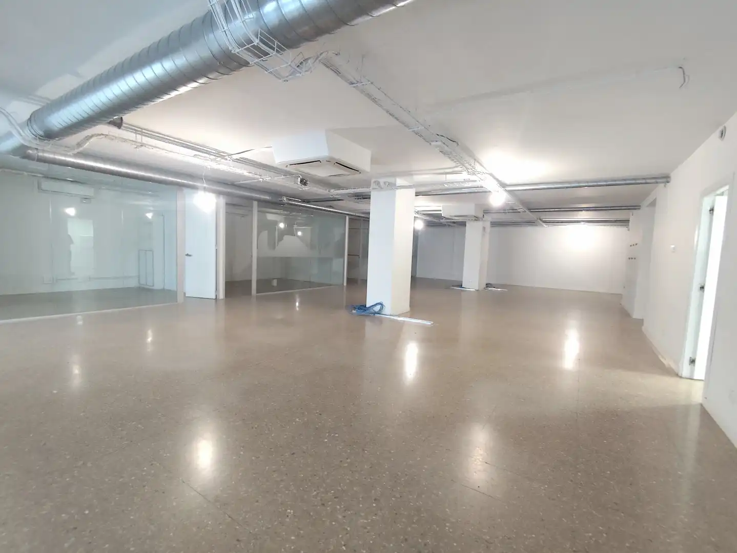 Büro zur Miete in Barcelona mit Klimaanlage und Alarm