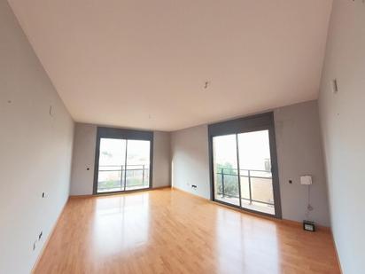 Living room of Flat for sale in Piera  with Parquet flooring, Terrace and Balcony