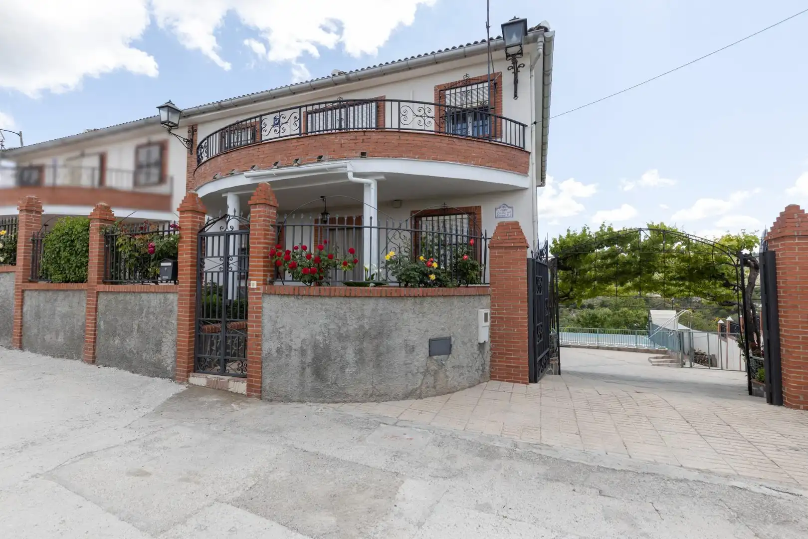 Vista exterior de Casa adosada en venta en Víznar con Jardín privado, Terraza y Piscina