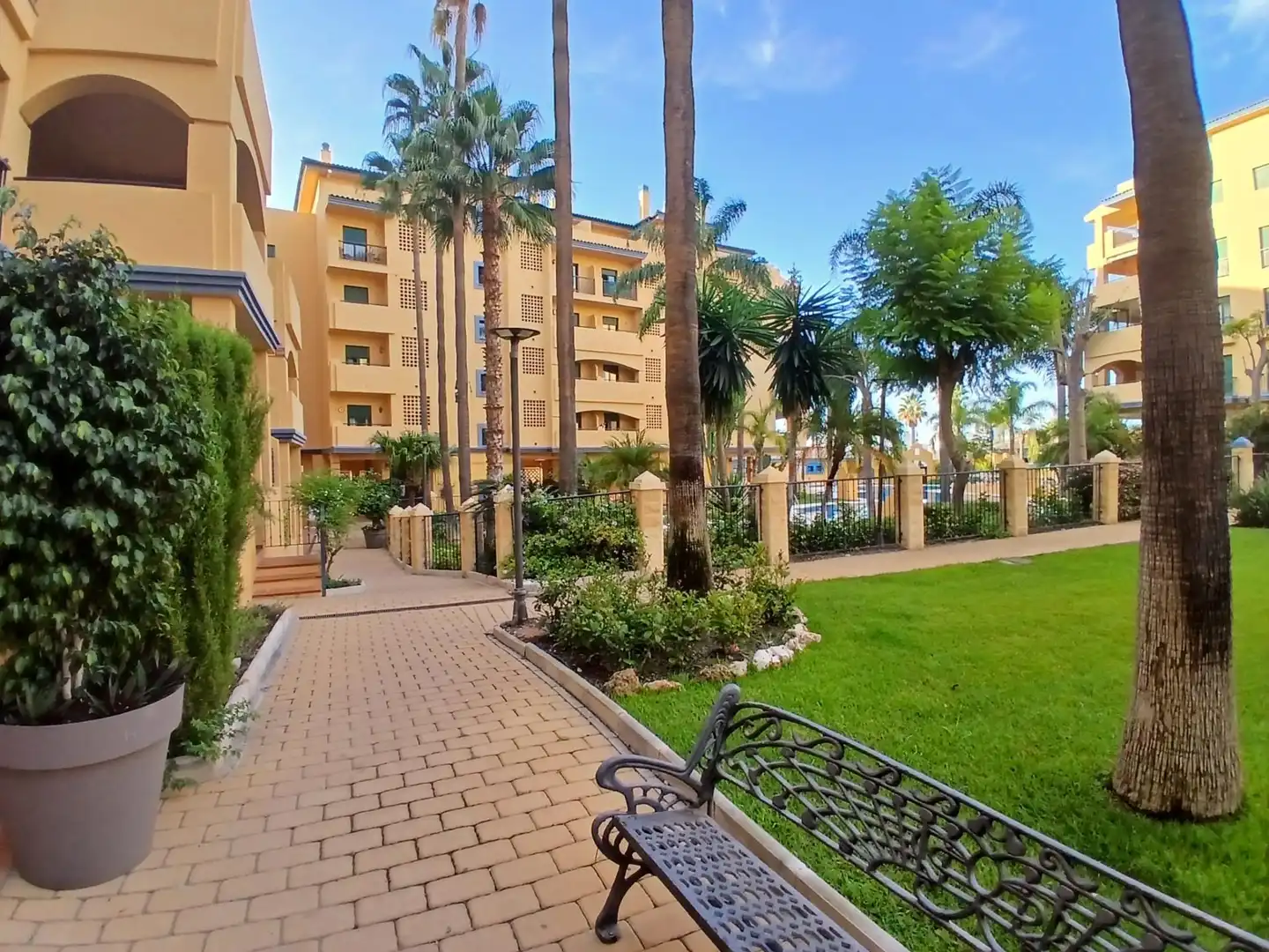 Flat with pool for sale in San Pedro de Alcántara, imagen 8