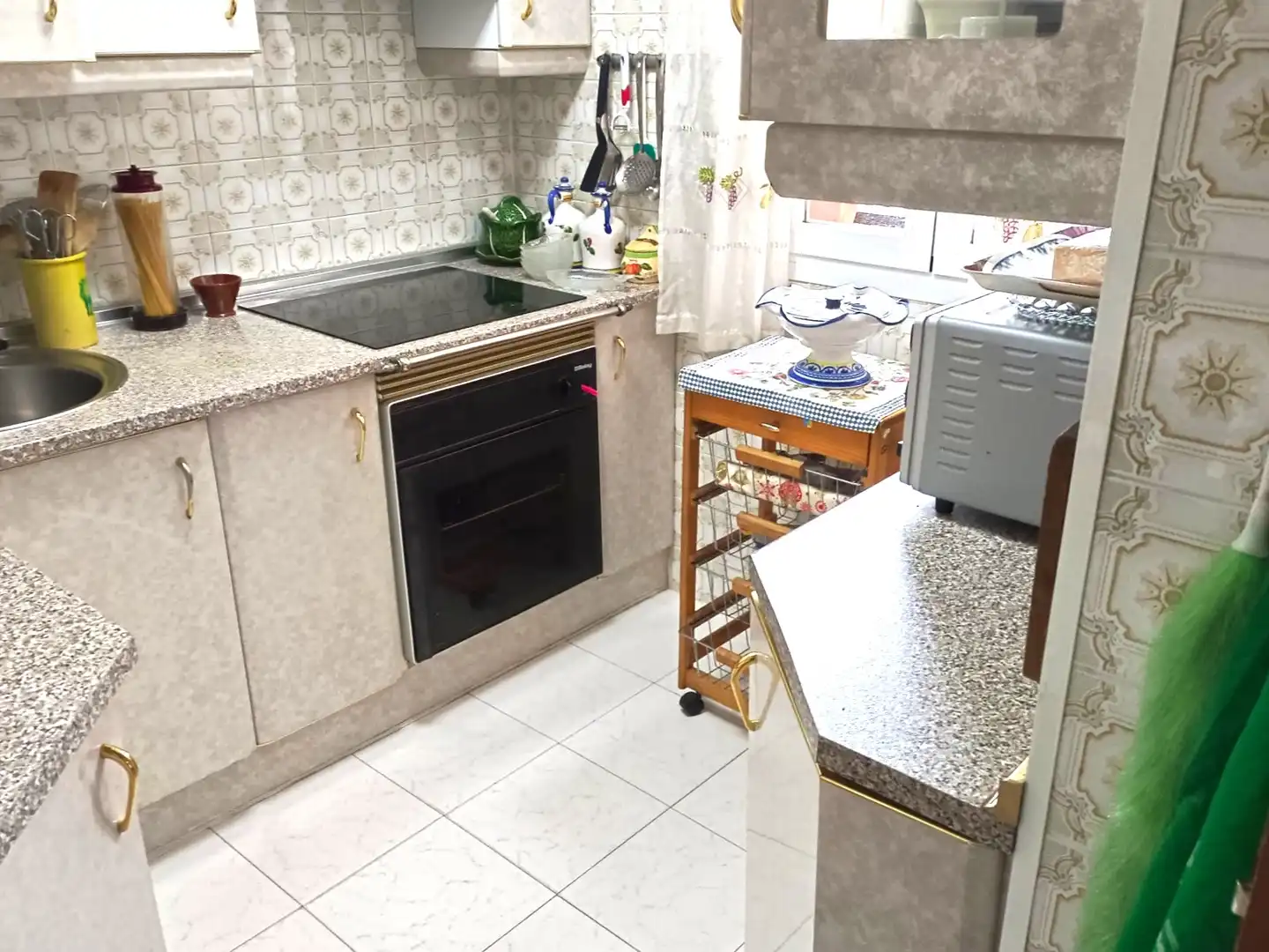 Cuina de Pis en venda en Madrid amb Moblat, Forn i Rentadora