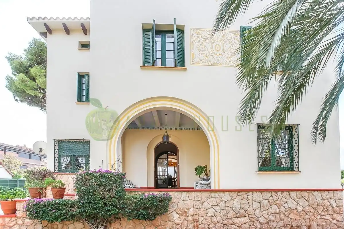 Casa amb terrassa en venda a Can Girona - Terramar - Vinyet, imagen 3